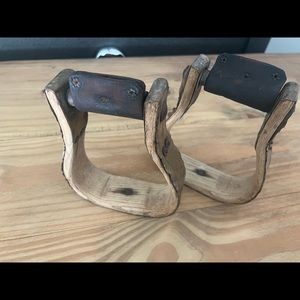 Primative Horsehoe Sturrup